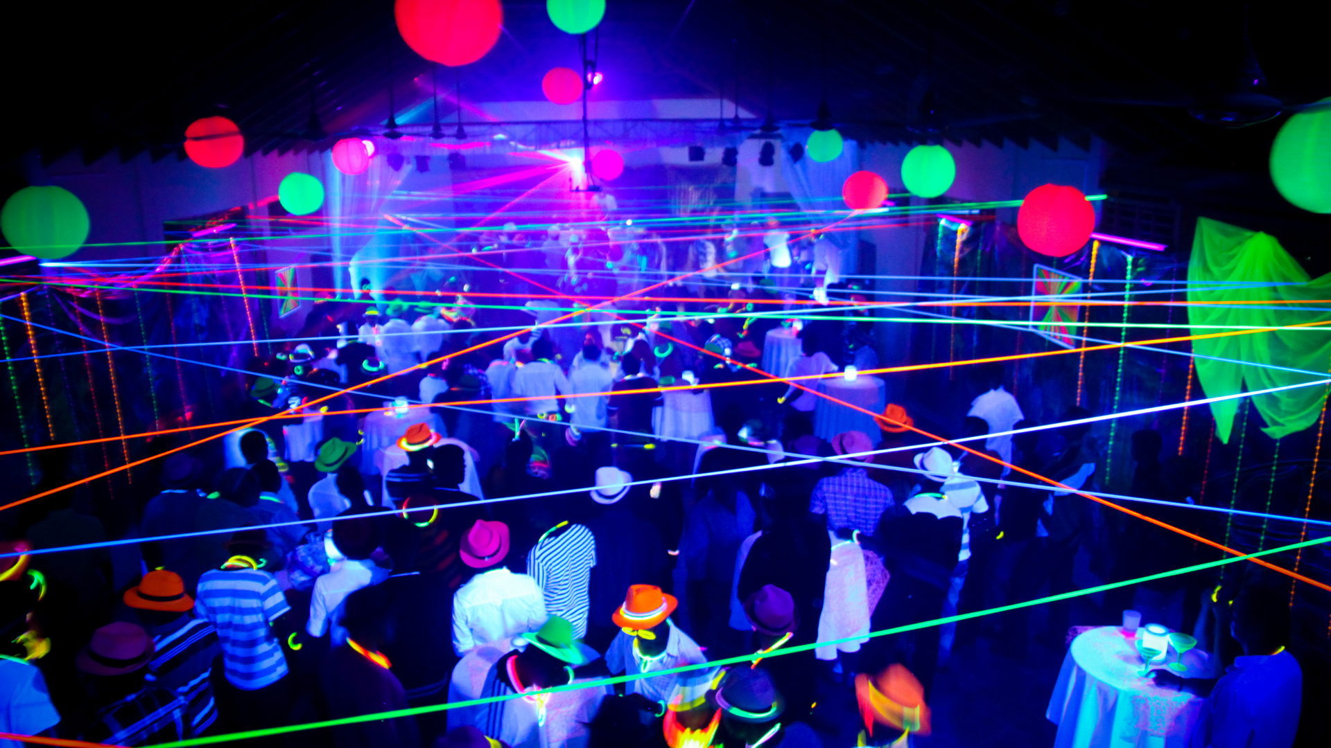 Read more about the article Neon Themed Party Ideas