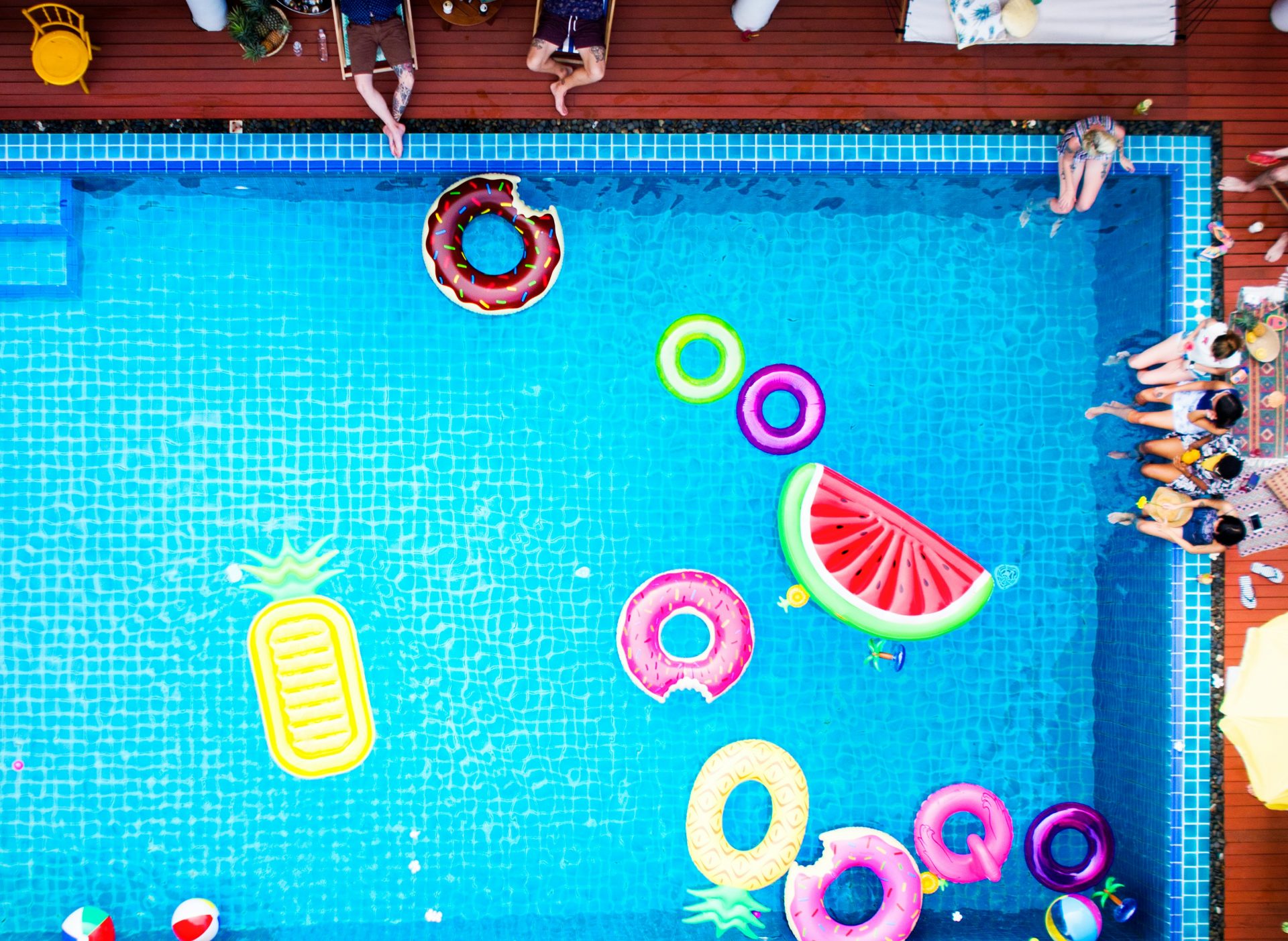 Read more about the article From Green to Clean: What Pros Do Differently in Pool Upkeep