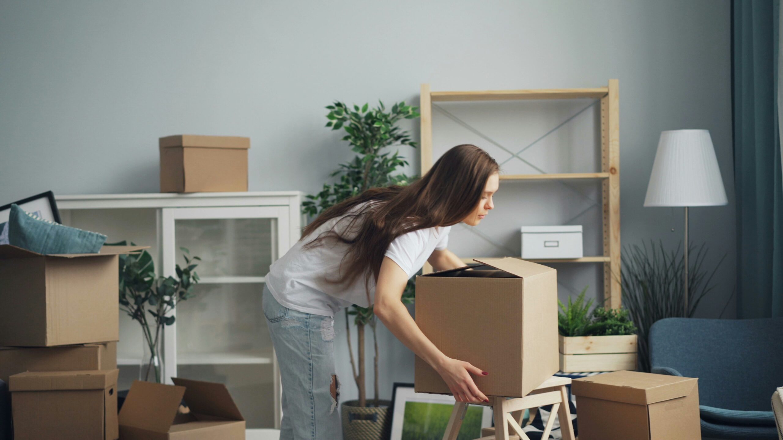 Read more about the article How to Downsize Your Home Before a Major Move: A Room-by-Room Guide